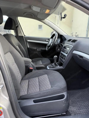 Skoda Octavia Combi Ambition 1,6 TDI CR DPF 4x4 *AHK*Tempomat* Bild 9
