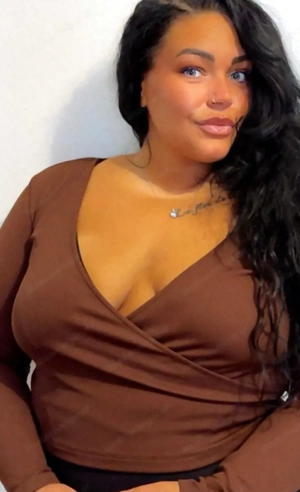 ALLY vollusige Wienerin Privatbesuche Wien NÖ und BGL Bild 3