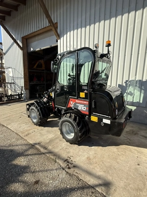 Radlader FARMER 810 XL-1.700 kg hubkraft KINGWAY Hoflader Bild 2