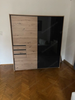 Kleiderschrank Bild 3