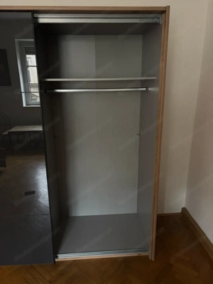 Kleiderschrank