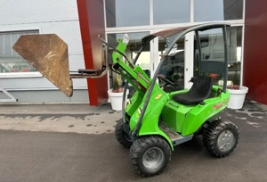 Avant Tecno 220 Hoflader Radlader mit Schaufel und Palettengabel Bild 5