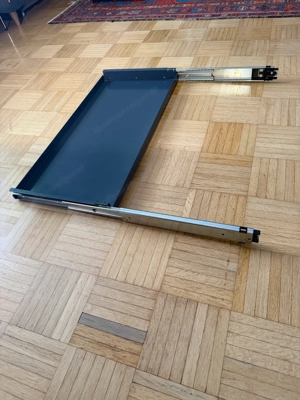 USM Haller Schiebetür   Auszug   Anthrazitgrau mit Schloss Bild 5