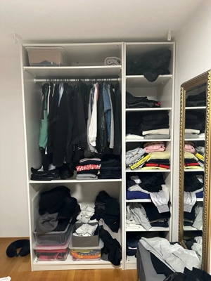 Ikea Pax Kleiderschrank mit Vorhängen