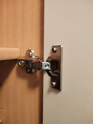 Kleiderschrank mit Schubladen