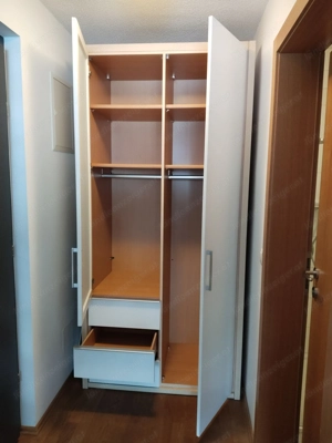 Schmaler Kleiderschrank  Bild 2