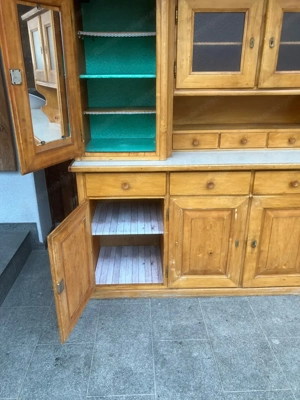 alter Küchenschrank Bild 2