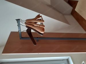 Kleiderständer auf Rollen mit Regal Präsentation Bild 3