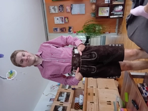 Suche junge hübsche frau Bild 2