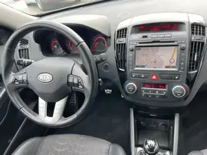 KIA Ceed SW* 1,6 CRDi* Wenig Km* Navi* Kamera* AHK* 8-Fach Bereift Bild 7