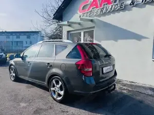 KIA Ceed SW* 1,6 CRDi* Wenig Km* Navi* Kamera* AHK* 8-Fach Bereift Bild 2