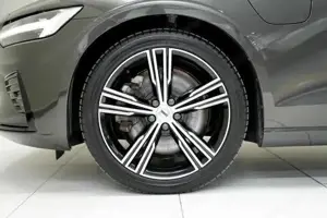 Volvo V60 Recharge R-Design, T6 Plug-in Hybrid W-Paket Bild 3