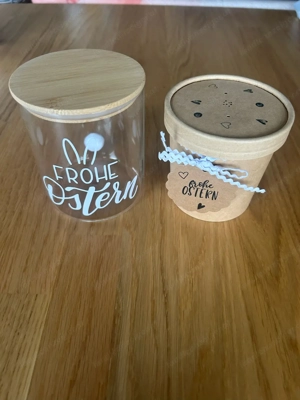 2 Oster-Geschenkgefäße: Glas + Holzdeckel und Pappe