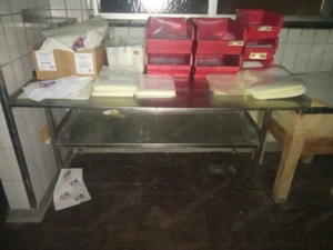 Edelstahltisch mit Boxen