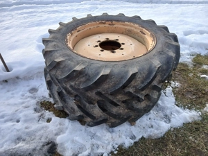 2 Reifen 12.4 R32  Bild 2