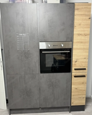 Küche inklusive Geräte, Apothekerschrank und Insel Bild 3