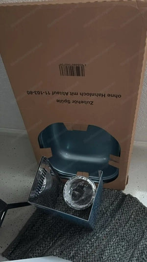 Küche inklusive Geräte, Apothekerschrank und Insel Bild 6