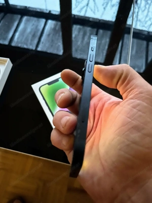 iPhone 14 in Midnight Bild 6