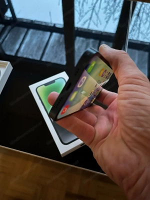 iPhone 14 in Midnight Bild 7