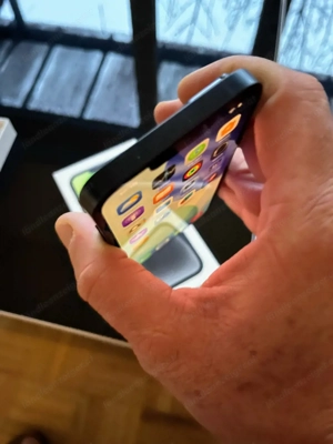 iPhone 14 in Midnight Bild 8