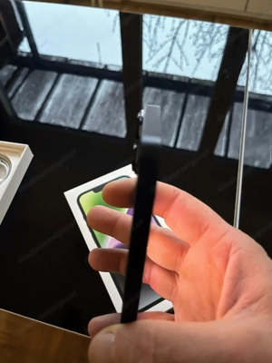 iPhone 14 in Midnight Bild 9