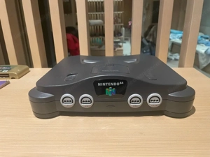 N64 mit Spielen Bild 3