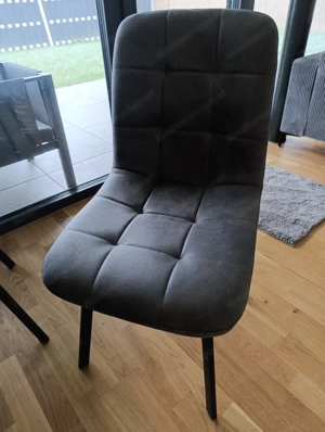 Tisch mit Stühlen  Bild 3