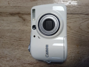 Canon PowerShot E1 Digitalkamera PC1338  Bild 2