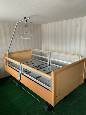 Multifunktionales Pflegebett von Wissner Bosserhoff, elektrisch bedienbar Bild 3