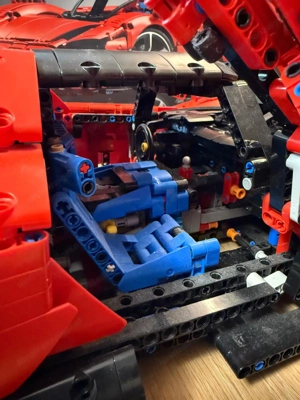 Lego Technik Ferrari Daytona SP3 Bild 5