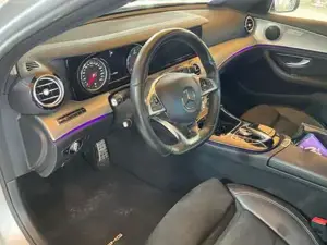 Mercedes-Benz E-Klasse Bild 2