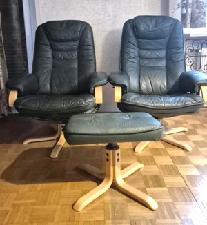 2x Bequeme Relaxsessel mit Hocker   Echtleder Dunkelgrün   Holz Bild 2