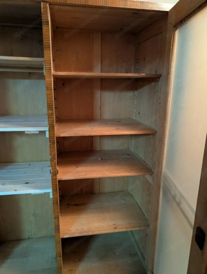 Massiver Holzschrank zu verschenken Bild 4
