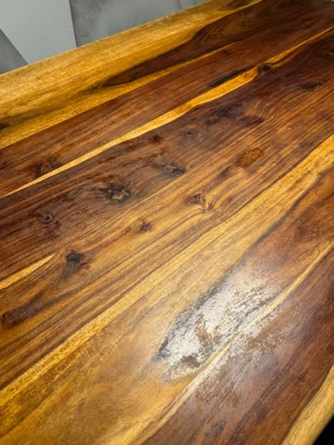Massiver Akazien-Esstisch   original XXXLutz Bild 9