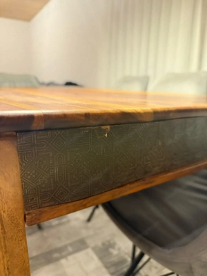 Massiver Akazien-Esstisch   original XXXLutz Bild 4