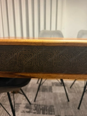 Massiver Akazien-Esstisch   original XXXLutz Bild 7