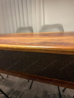 Massiver Akazien-Esstisch   original XXXLutz Bild 6