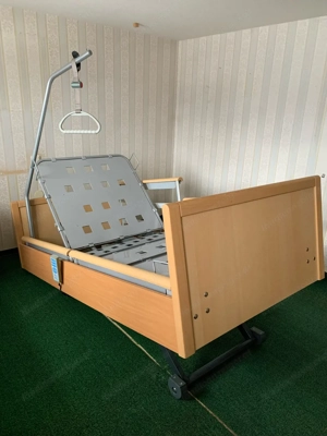 Multifunktionales Pflegebett von Wissner Bosserhoff, elektrisch bedienbar Bild 5