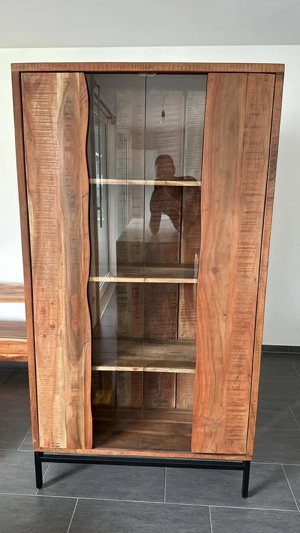 Wohnzimmermöbel aus Massivholz Bild 5