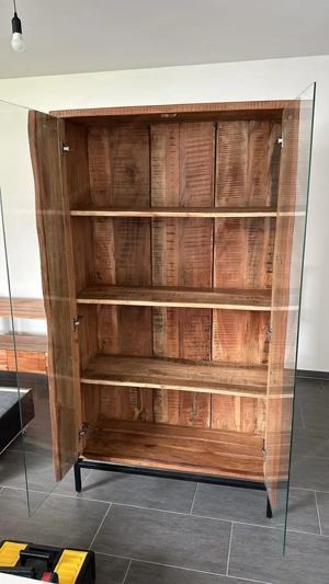 Wohnzimmermöbel aus Massivholz Bild 4