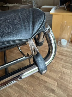 Originaler LC 4 Lounge-Sessel von Le Corbusier in schwarzem Leder von Cassina Bild 3