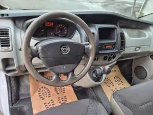 Opel Vivaro Bild 19