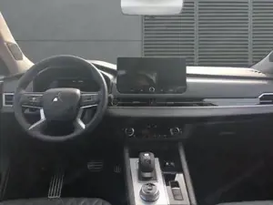 Mitsubishi Outlander TOP 2tone Plug-in Hybrid 2.4 225 kW (306 PS), A... Bild 5