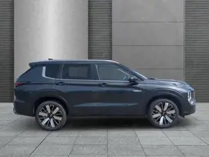 Mitsubishi Outlander Intro Edition Plug-in Hybrid 2.4 225 kW (306 PS... Bild 2