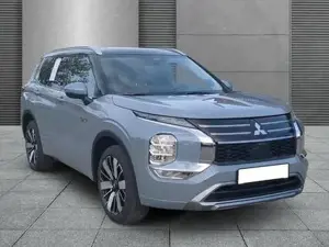 Mitsubishi Outlander TOP 2tone Plug-in Hybrid 2.4 225 kW (306 PS), A...