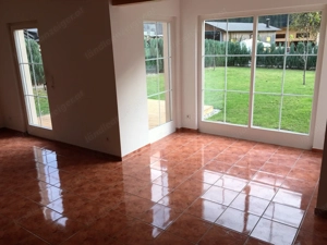 Charmantes Einfamilienhaus mit offenem Wohn-Essbereich, Balkon & Garten   126 m  Bild 7