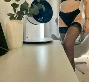 NEU: Junge Lady (22) 100% Real Bild 4