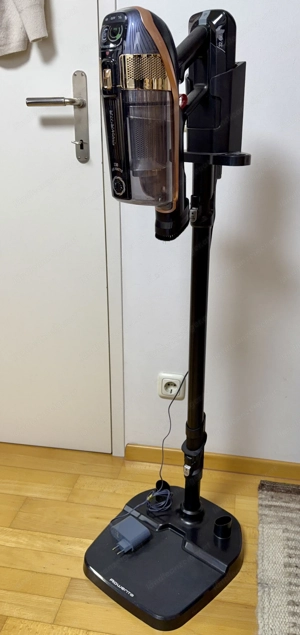 Rowenta XFORCE 15.60 Akkustaubsauger Bild 2