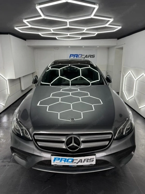 Mercedes-Benz E 220 d 4Matic AMG-Line Interieur*PANO*KAM*NAVI* Bild 3