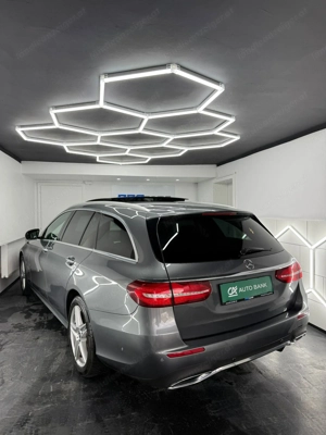 Mercedes-Benz E 220 d 4Matic AMG-Line Interieur*PANO*KAM*NAVI* Bild 4